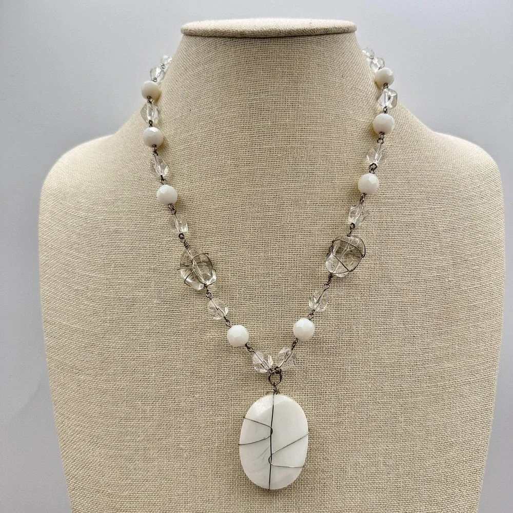 Vintage Silver Tone Wire Wrapped Pendant Necklace Clear Crystal White‎ Bead Boho